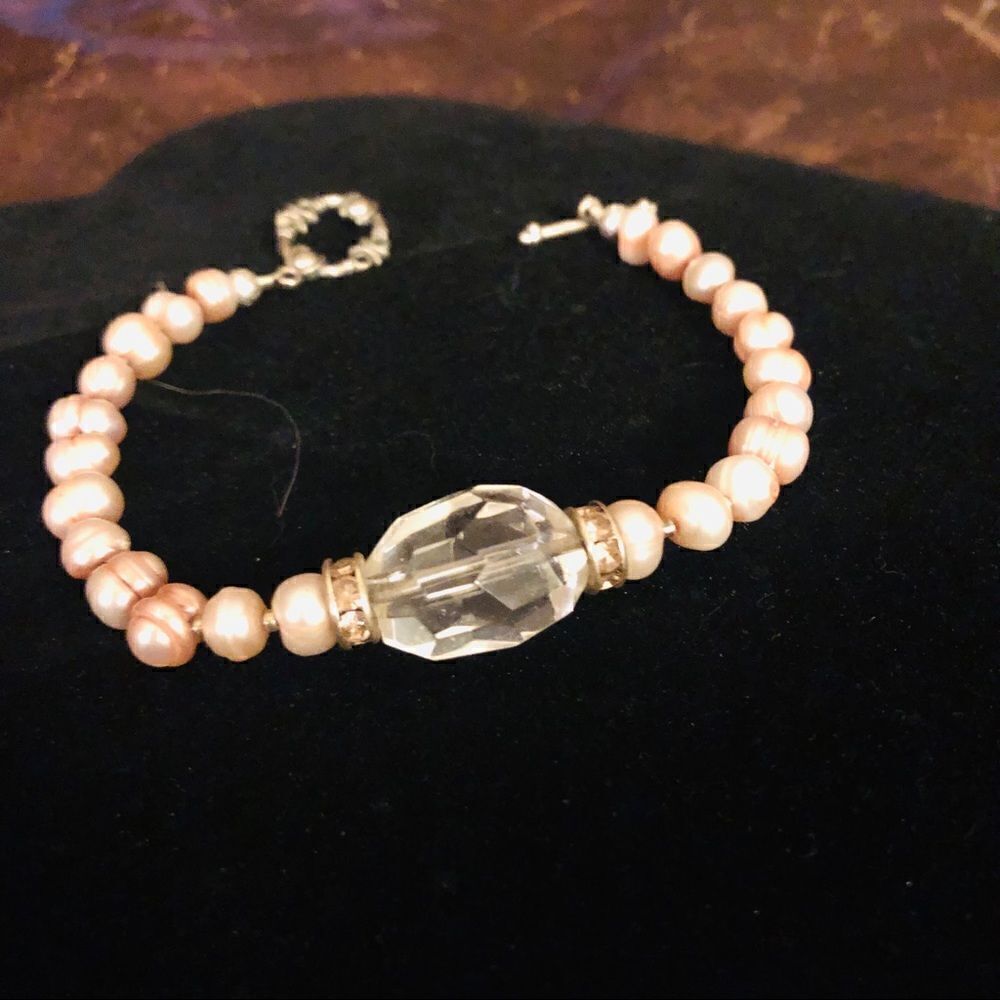 Pink dyed pearl bracelet